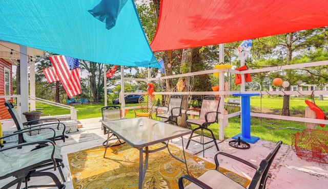Cozy Cottage w/Deck, 9 Mi to Downtown Beaufort!