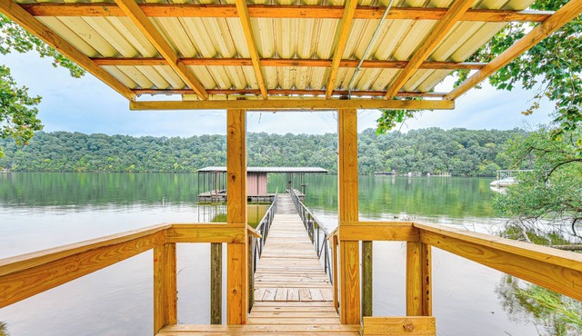 Cozy Cottage w/Deck: Walk to Lake of the Ozarks!