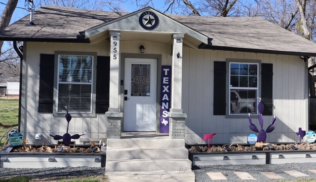 Cozy Cottage w/ Outdoor Patio & Firepit - Only 2 Blocks from Campus