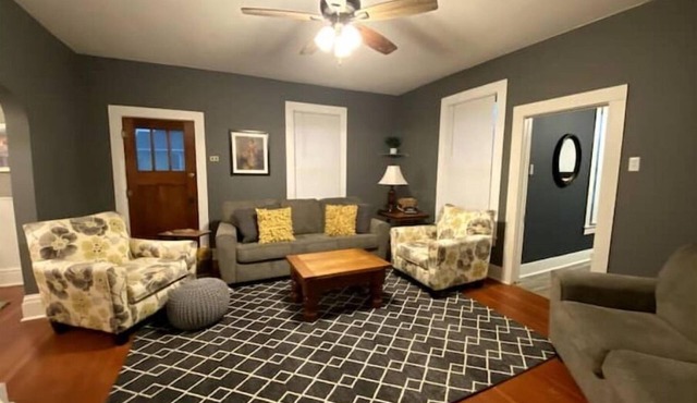 Cozy Cottage w/private patio just 1 block to downtown. Packed with charm!