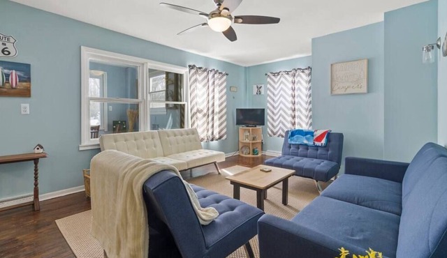 Cozy cottage, w/Wi-Fi, walk to beach & DT