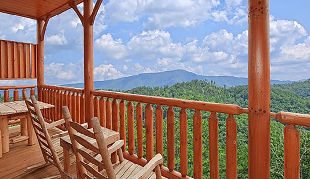 Cozy Cottage w/Views, Hot Tub & Games