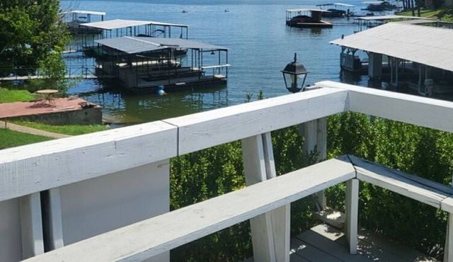 Cozy Cottage-Waterfront-A Perfect Place to Escape