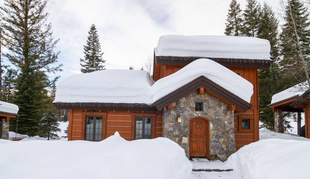 Cozy Cottage with POMA lift access | Vaulted Ceilings | Spectacular Mountain Views