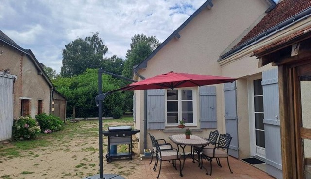 Cozy cottage with enclosed garden in Pocé-sur-Cisse