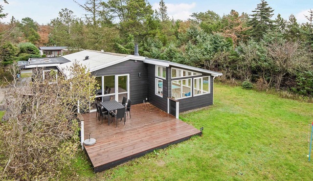 Cozy cottage with 600 m to the beach