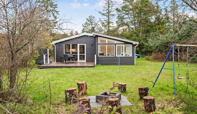 Cozy Cottage With 600 M To The Beach