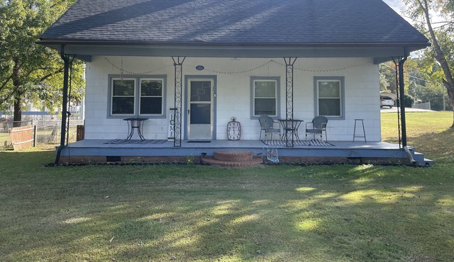 Cozy Cottage With a View - Lake Hickory