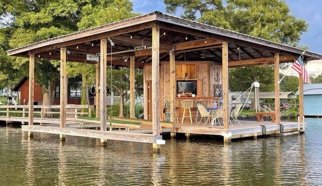 Cozy Cottage with amazing views on the lake.