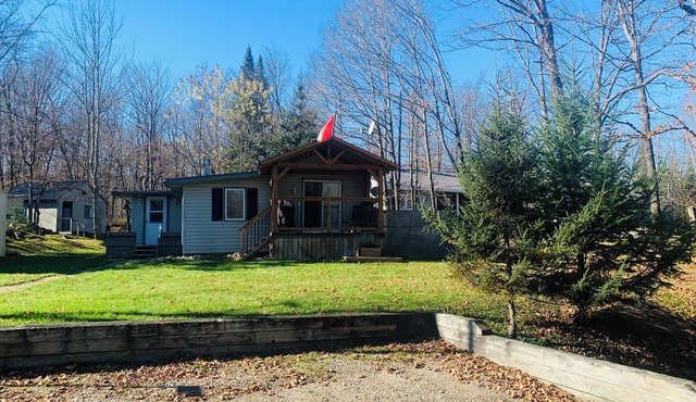 Cozy cottage with bunkie that’s minutes to Bear Lake and ATV trails.
