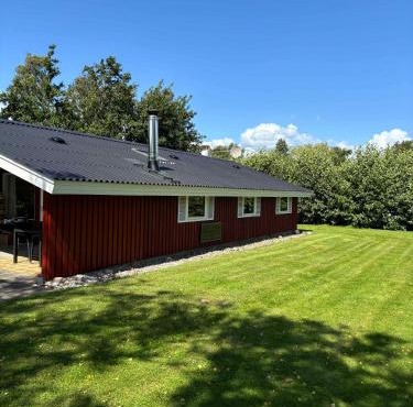 Cozy Cottage With A Wilderness Hot Tub