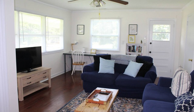 Cozy Cottage with Fire Pit - Family & Pet friendly - Near Downtown Chickamauga