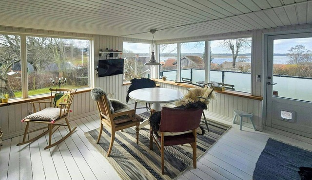 Cozy cottage with fjord view in Hjarbæk