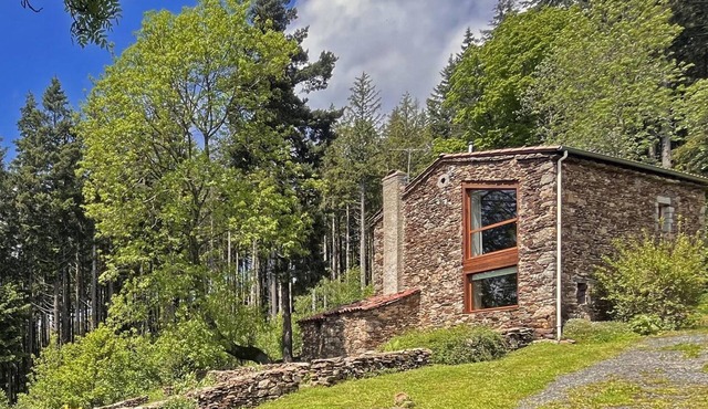 Cozy cottage with stunning views near Saint-Étienne