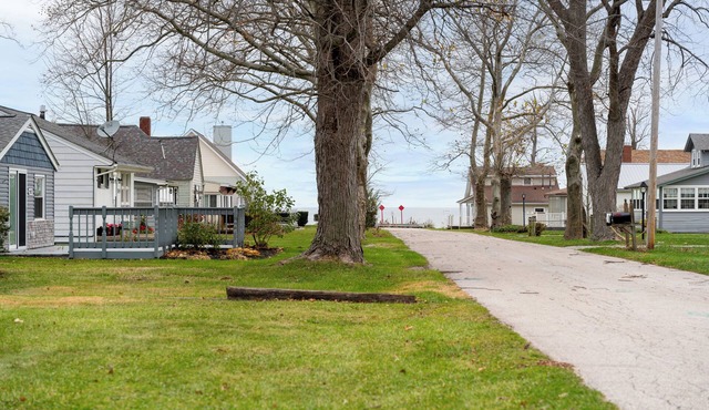 Cozy cottage with Lake Erie access