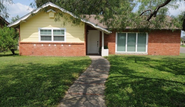 Cozy Cottage with Mid-Century Charm