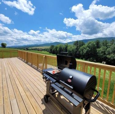 COZY COTTAGE WITH MOUNTAIN VIEW AT LAKEFRONT LOT