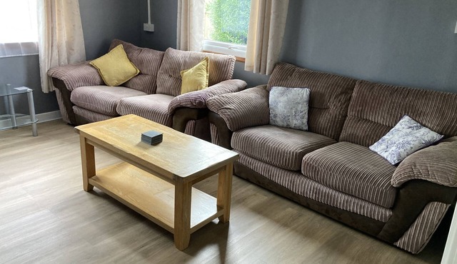 Cozy Cottage with off street parking