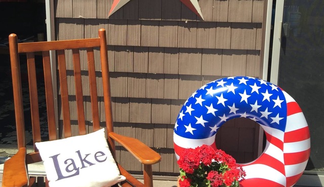 Cozy cottage, with exceptional views of Keuka Lake.