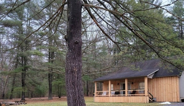 Cozy Cottage with Hiking and Biking ~Hot Tub~
