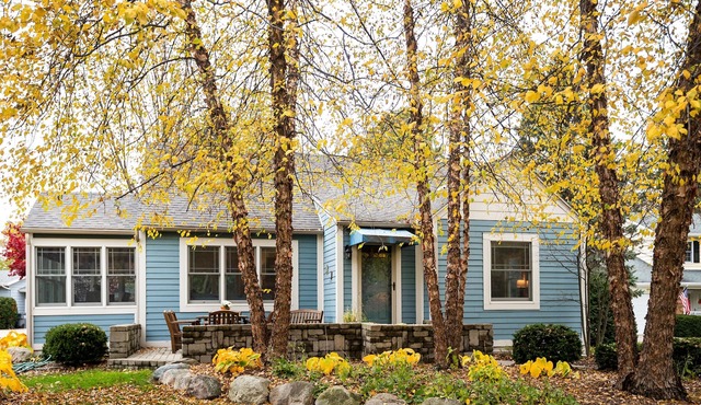 Cozy Cottage with view of Lake Michigan