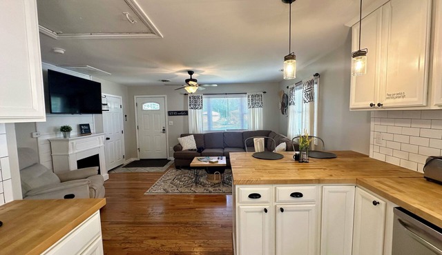 Cozy Cottage with Walkability to Downtown Grove City