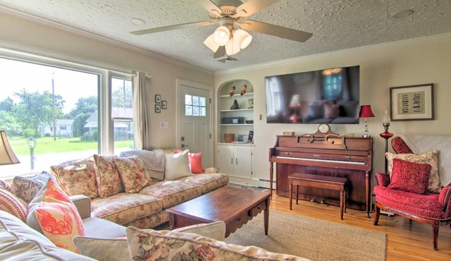 Cozy Cottage with Yard Less Than 2 Mi to Choptank River