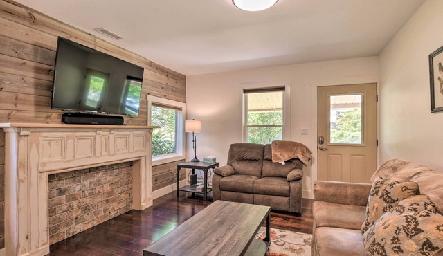 Cozy Cottage: Yard + Deck, Walk to Downtown!