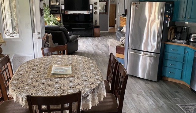"Cozy Cottage" Your home away from home!