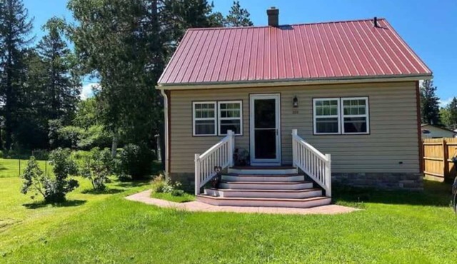 Cozy Cottage ~ Your U.P Home Base!