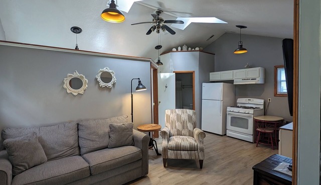Cozy Cottages, Barefoot Bungalow!