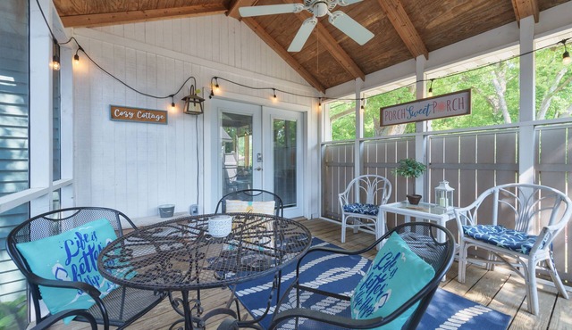 Cozy CottageSuper cute vacation rental - Just 1 block from beach access to Lake Michigan!