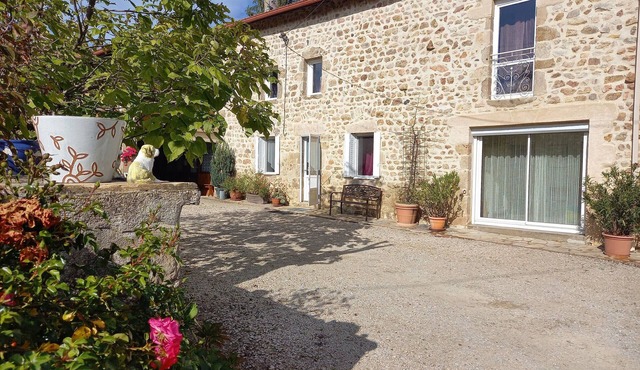 Cozy Countryside Getaway with Private Garden, Near St. Jacques de Compostelle Trail