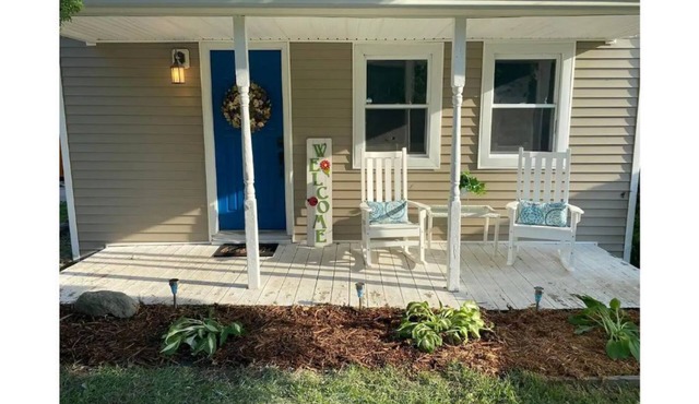 Cozy Country at Cedar Cottage- Across from Otter Lake.