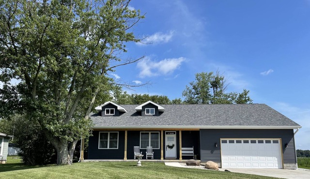 Cozy country bungalow close to Purdue University, State Park, and Lakes