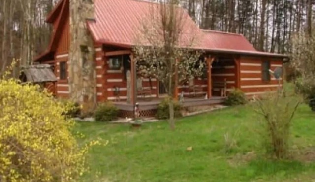 Cozy Country Cabin - Hot Tub + Outdoor Charm