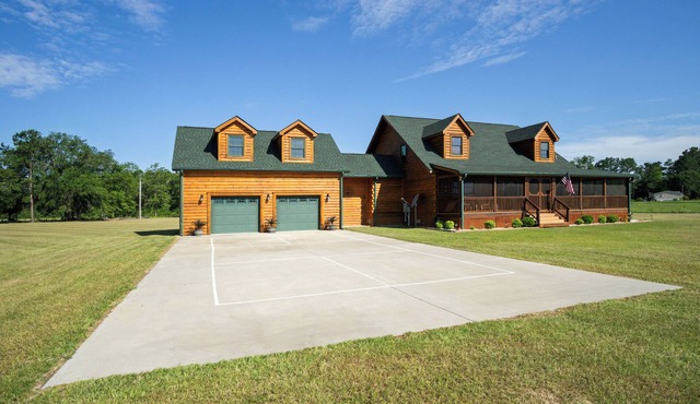 Cozy Country Cabin near Savannah, GeorgianThe Perfect Staycation