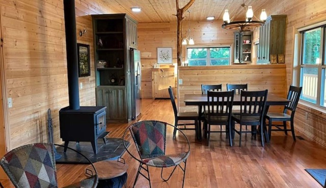 Cozy country cabin near Northwest Arkansas