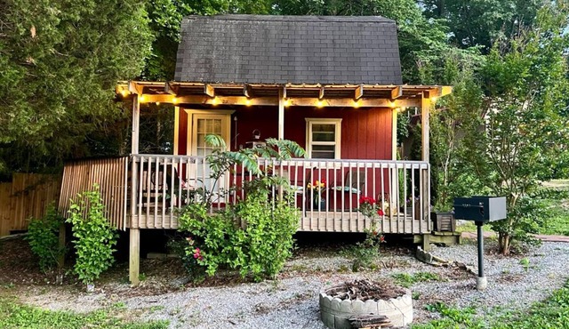 Cozy Country Cabin nestled on a quiet restful acreage in the heart of Kentucky