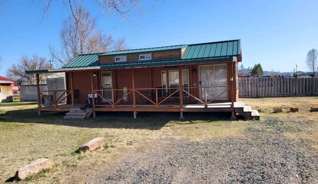 Cozy country cabin ~ 5 minutes from Cowboy Dinner Tree!
