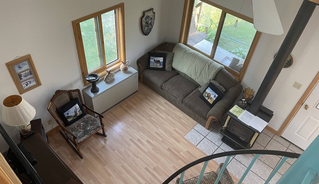 Cozy country Cabin on the Big Horn River, 7 miles from Hot Springs.