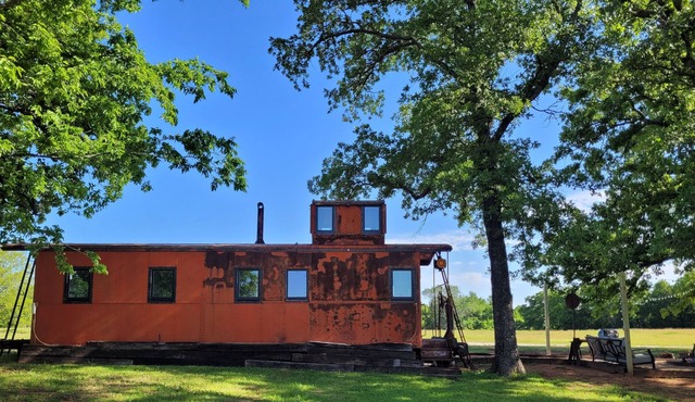 Cozy Country Caboose- North Texas