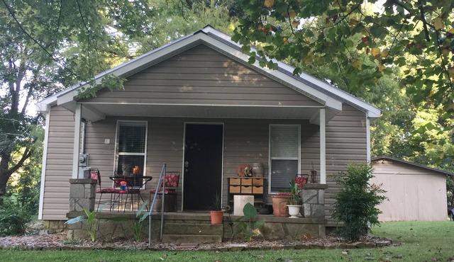 COZY COUNTRY COTTAGE