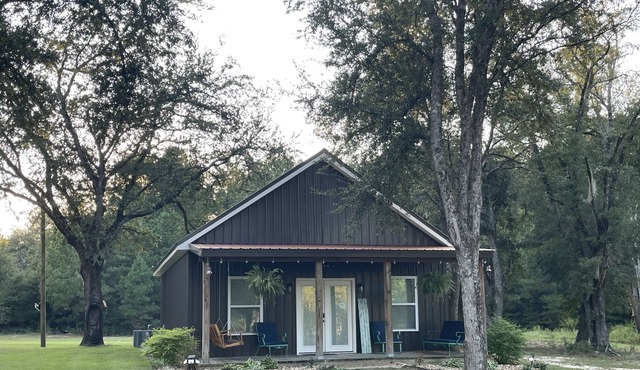 Cozy Country Cottage - 45 minutes from the World’s Most Beautiful Beaches!