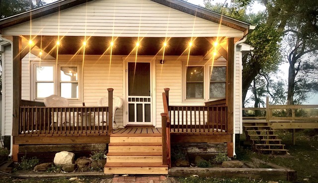 Cozy Country Cottage is family friendly, small taste of country close to town.