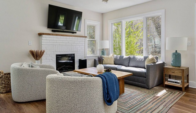 Cozy Country Cottage | Fire Pit, BBQ, Dog Friendly