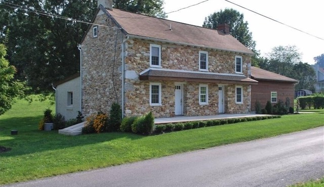 Cozy Country Cottage