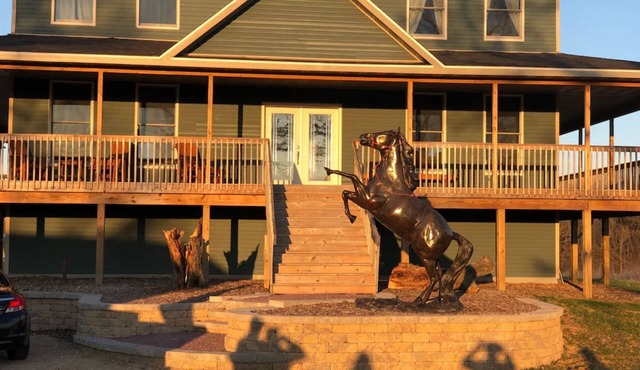 Cozy Country Farm House - 4,000 sq ft