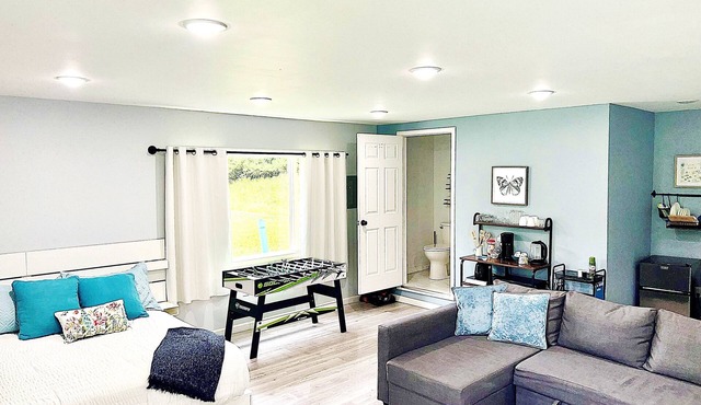 Cozy Country Get Away Suite with a view of the Enchanted Mountains