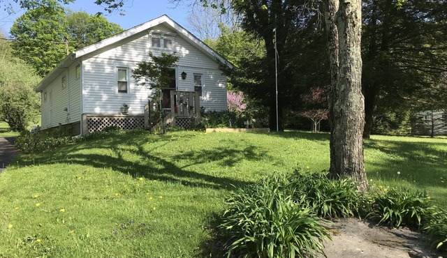 Cozy Country Home on an Organic Apple Orchard